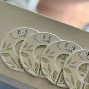 Baby Closet Dividers with Leaf Design